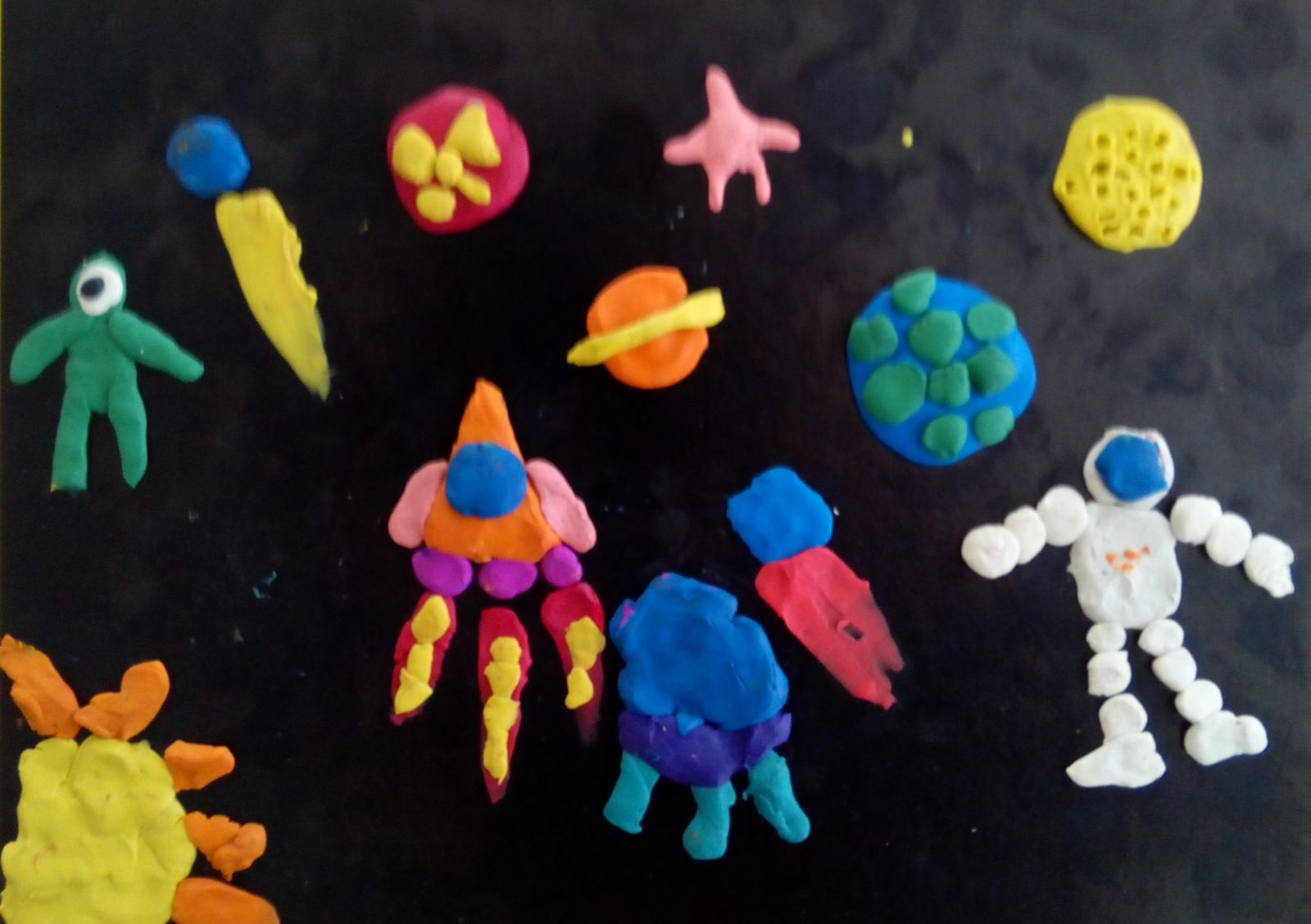 День космонавтики пластилином. Поделка ко Дню космонавтики. Поделка ко Дню космонавтики в детский сад.