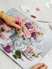 Алмазная мозаика (набор для творчества), РОЗОВЫЙ БУКЕТ, 30*40 см, 28 цветов страз, картонная коробка