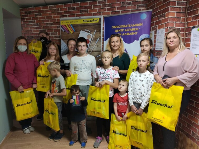 Silwerhof помог первоклассникам подготовиться к школе Silwerhof помог первоклассникам подготовиться к школе
