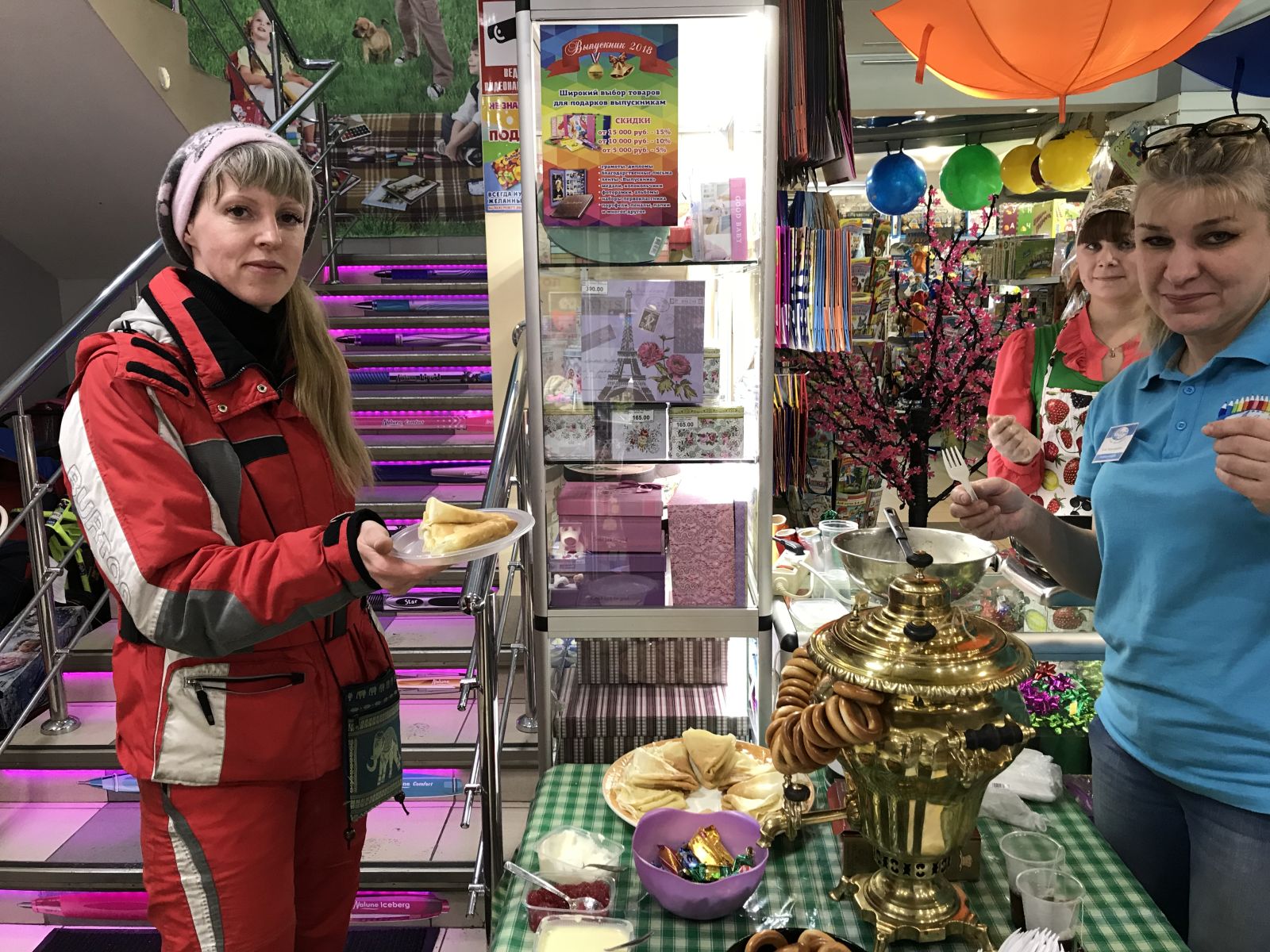 «Акварель» (Новокузнецк) традиционно угощает блинами покупателей! «Акварель» (Новокузнецк) традиционно угощает блинами покупателей!