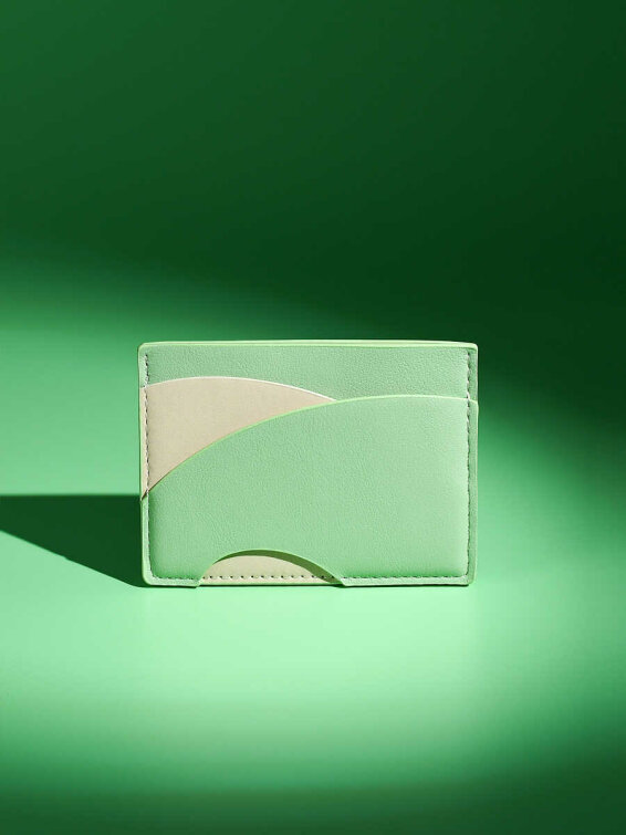 Картхолдер для пластиковых карт ESCALADA, размер 105x75 мм, 1 отделение/-ий, 3 кармана/-ов, фигурная вырубка, запаянный край, подкладка Картхолдер для пластиковых карт ESCALADA, размер 105x75 мм, 1 отделение/-ий, 3 кармана/-ов, фигурная вырубка, запаянный край, подкладка