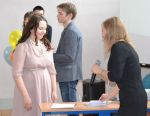 Дарим подарки отличникам!