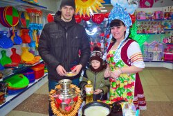 Компания «Акварель» традиционно угощает своих покупателей вкусными, свежевыпеченными блинами! Компания «Акварель» традиционно угощает своих покупателей вкусными, свежевыпеченными блинами!