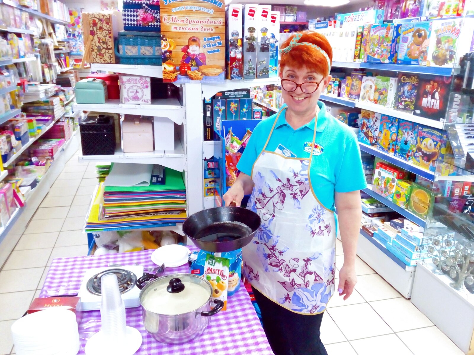 Компания «Акварель» традиционно угощает своих покупателей вкусными, свежевыпеченными блинами! Компания «Акварель» традиционно угощает своих покупателей вкусными, свежевыпеченными блинами!
