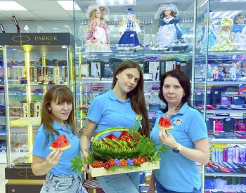 Компания «Акварель» (Новокузнецк) встретила очередное начало учебного года сочными и спелыми арбузами! Компания «Акварель» (Новокузнецк) встретила очередное начало учебного года сочными и спелыми арбузами!