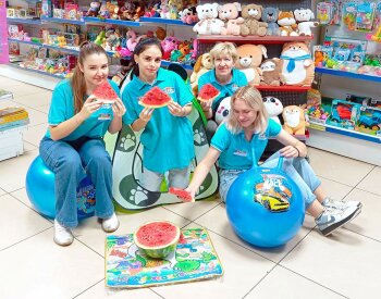 Компания «Акварель» (Новокузнецк) встретила очередное начало учебного года сочными и спелыми арбузами! Компания «Акварель» (Новокузнецк) встретила очередное начало учебного года сочными и спелыми арбузами!