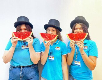 Компания «Акварель» (Новокузнецк) встретила очередное начало учебного года сочными и спелыми арбузами! Компания «Акварель» (Новокузнецк) встретила очередное начало учебного года сочными и спелыми арбузами!