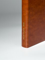 Ежедневники датированные ESCALADA Classic 2026 из коллекции «#ДУМАЙ КАК МИЛЛИАРДЕР» Ежедневники датированные ESCALADA Classic 2026 из коллекции «#ДУМАЙ КАК МИЛЛИАРДЕР»