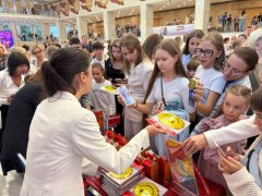Снова в школу: ErichKrause открыл новый учебный сезон с большой сцены Государственного Кремлёвского дворца Снова в школу: ErichKrause открыл новый учебный сезон с большой сцены Государственного Кремлёвского дворца