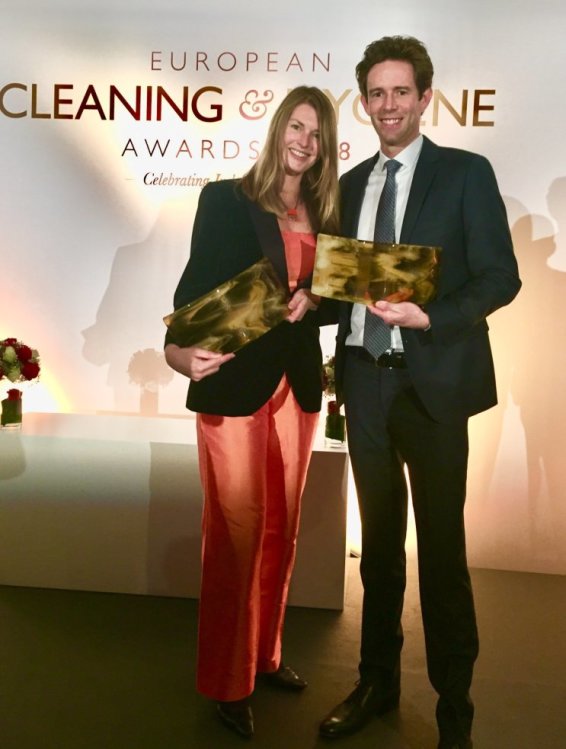 Компания Essity получила две награды European Cleaning and Hygiene за экологичное решение Tork EasyCube Компания Essity получила две награды European Cleaning and Hygiene за экологичное решение Tork EasyCube