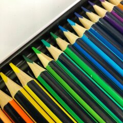 ХИТ от Fenix-Art: Набор цветных карандашей в металлическом кейсе. ХИТ от Fenix-Art: Набор цветных карандашей в металлическом кейсе.