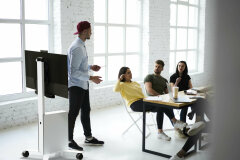 COWORKSATION®: новая мобильная тв-тележка от DURABLE COWORKSATION®: новая мобильная тв-тележка от DURABLE