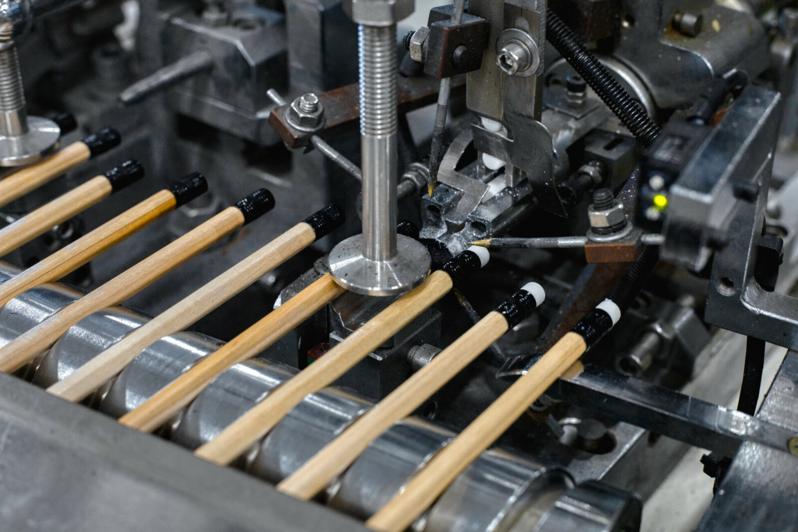 Воскресенская карандашная фабрика сохраняет традиции производства и превосходное качество карандаша