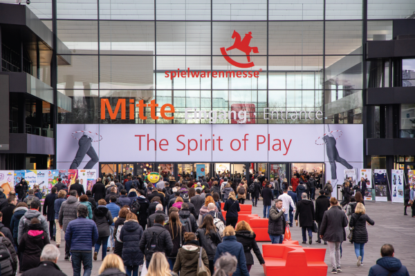 Кристиан Ульрих (SPIELWARENMESSE eG): «С нетерпением ждем живого общения на Spielwarenmesse 2022» Кристиан Ульрих (SPIELWARENMESSE eG): «С нетерпением ждем живого общения на Spielwarenmesse 2022»