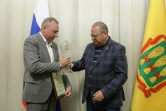Компания «Маяк Канц» - лучшее промышленное предприятие Пензенской области Компания «Маяк Канц» - лучшее промышленное предприятие Пензенской области