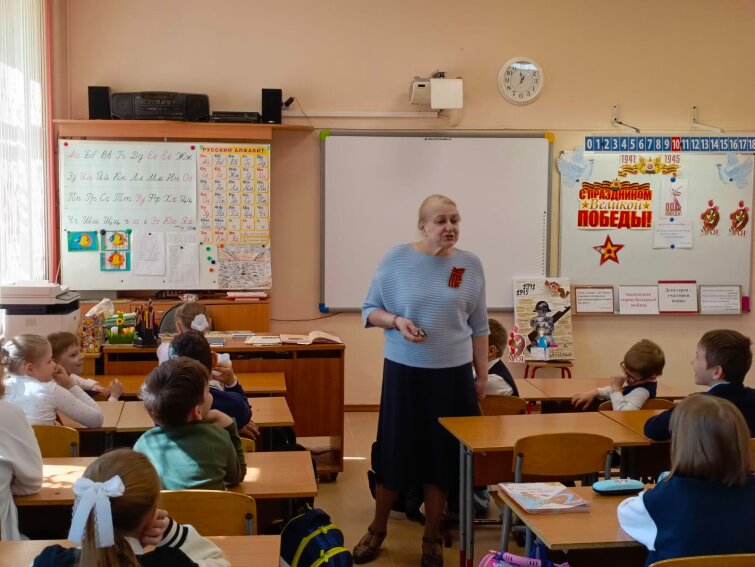 Сверстники в огне войны: комплект &laquo;Дети-герои&raquo; оживил урок о подвиге для второклассников