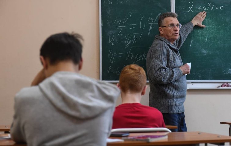 Новый учебный год в российских школах начнется 1 сентября в обычном формате Новый учебный год в российских школах начнется 1 сентября в обычном формате