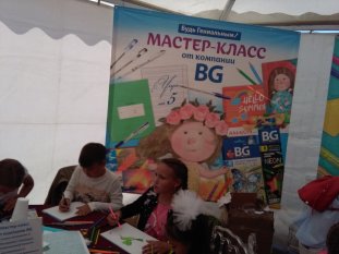 БиДжи на городском празднике сети магазинов ″Клякса″ в Иркутске. БиДжи на городском празднике сети магазинов ″Клякса″ в Иркутске.