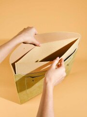 Папка для документов ESCALADA, формат А4+, мягкий переплёт, запаянный край, искусственная кожа ″Спилок металлик″, блинтовое тиснение Папка для документов ESCALADA, формат А4+, мягкий переплёт, запаянный край, искусственная кожа ″Спилок металлик″, блинтовое тиснение