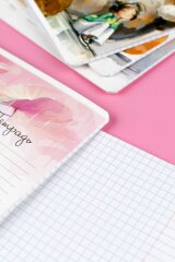 Тетрадь школьная ученическая, А5+, 18 л, вн.блок - клетка, выборочный УФ-лак, мягкий переплёт (2 скобы) Тетрадь школьная ученическая, А5+, 18 л, вн.блок - клетка, выборочный УФ-лак, мягкий переплёт (2 скобы)