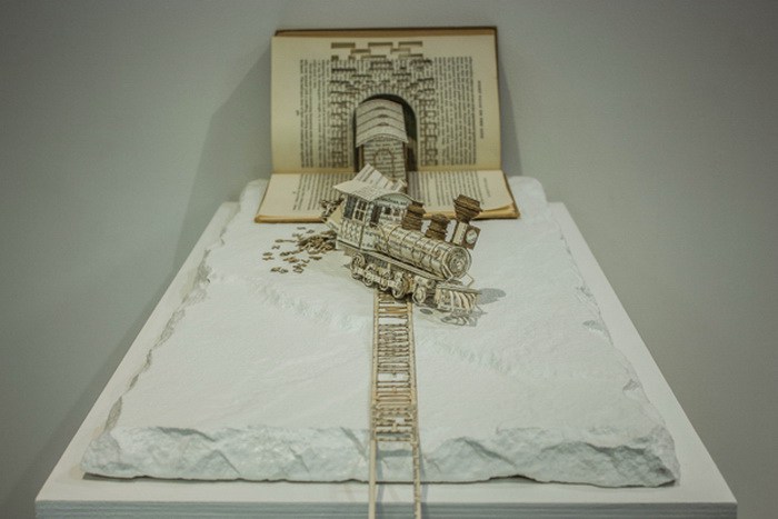 Современное искусство: 3D-скульптуры из книг от Томаса Уитмена Современное искусство: 3D-скульптуры из книг от Томаса Уитмена