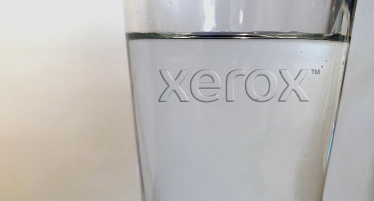 Xerox выбрал прозрачный цветом 2020 года Xerox выбрал прозрачный цветом 2020 года
