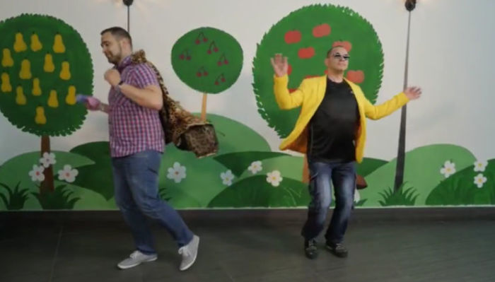 ������� ����. �������� ������ ″PPAP (Pen-Pineapple-Apple-Pen)″.
