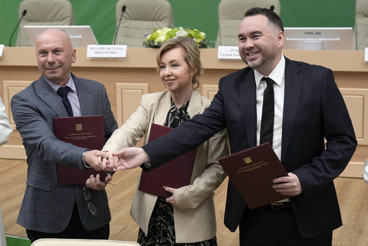 Комитет общего и профессионального образования Ленинградской области, Светогорский ЦБК и Политехнический колледж Светогорска подписали трехстороннее соглашение о сотрудничестве Комитет общего и профессионального образования Ленинградской области, Светогорский ЦБК и Политехнический колледж Светогорска подписали трехстороннее соглашение о сотрудничестве