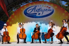 Компания «Акварель» (Новокузнецк) «зарядила» 7000 кузбасских школьников на 16-м Акварельном празднике