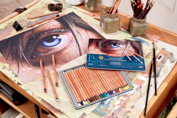 �������� � ������ ������ - ������� �������� �Derwent Lighfast Pencils.